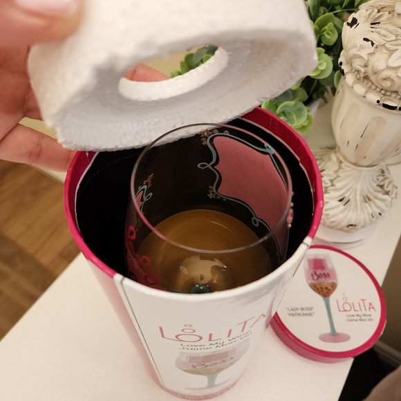 Lolita Lady Boss hand painted wine glass, New in box - Picture 10 of 11